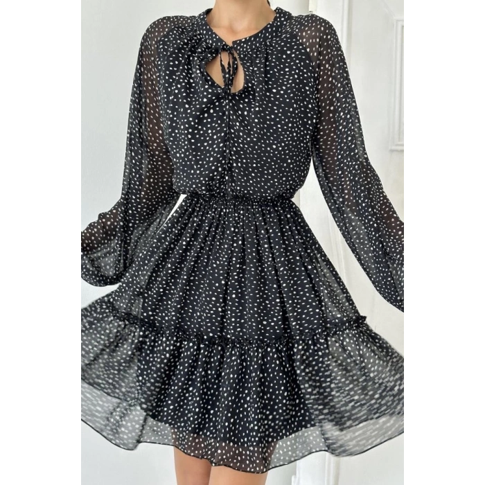 Siyah Eteği Katlı Puantiyeli Elbise