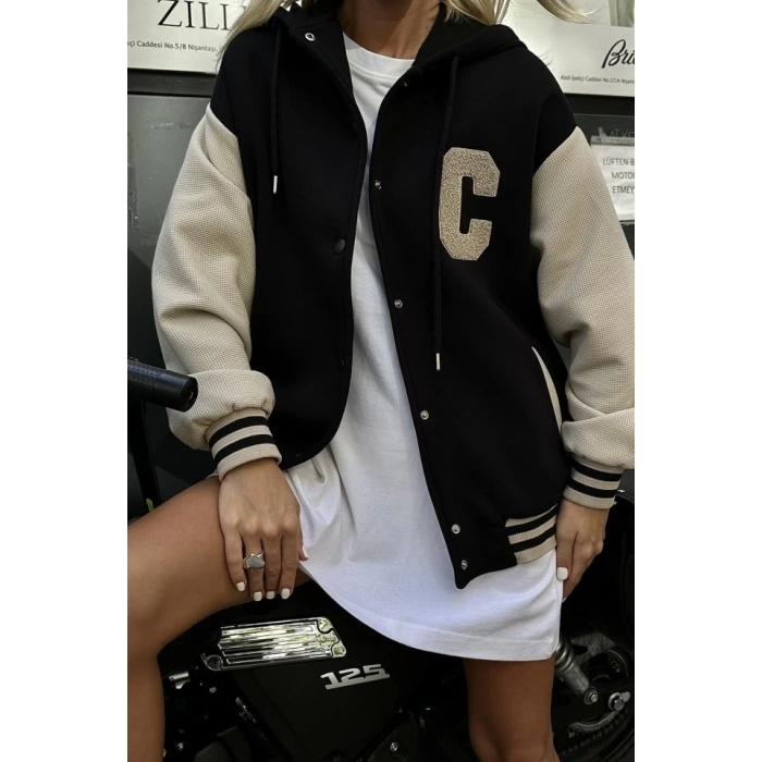 Siyah Kapüşonlu Kolej Mont