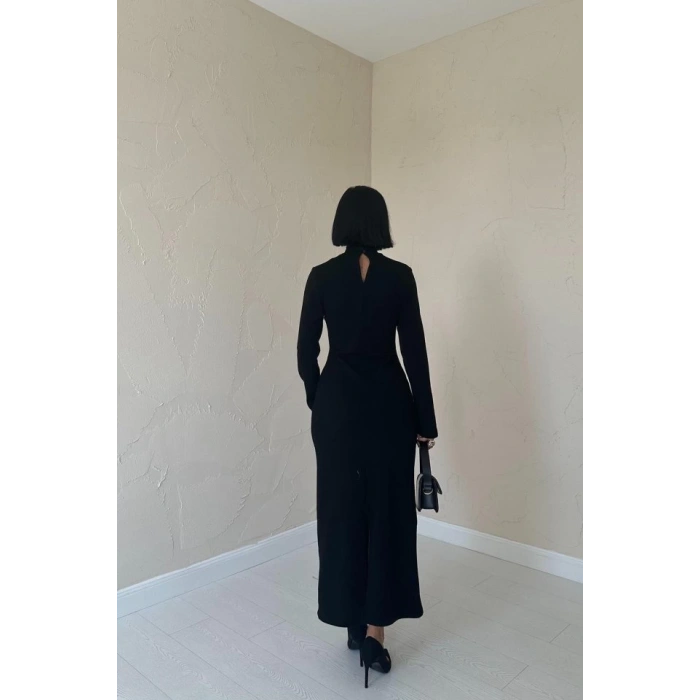 Siyah Omzu Güllü Düz Elbise