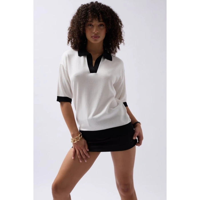 V Yaka Dokulu T-Shirt