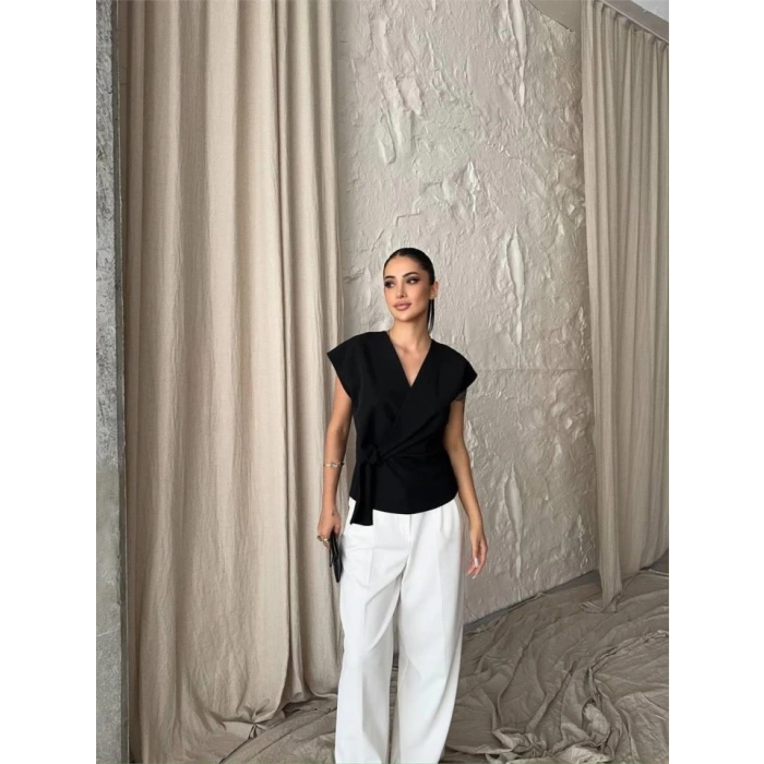 YANDAN BAĞLAMA DETAYLI KOLSUZ BLUZ - Siyah