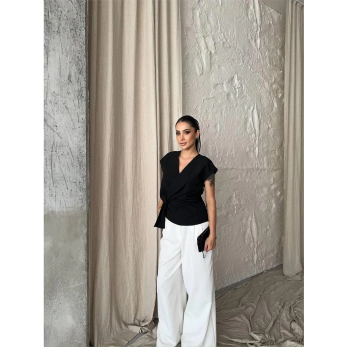 YANDAN BAĞLAMA DETAYLI KOLSUZ BLUZ - Siyah