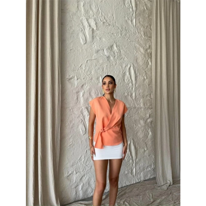 YANDAN BAĞLAMA DETAYLI KOLSUZ BLUZ - Somon