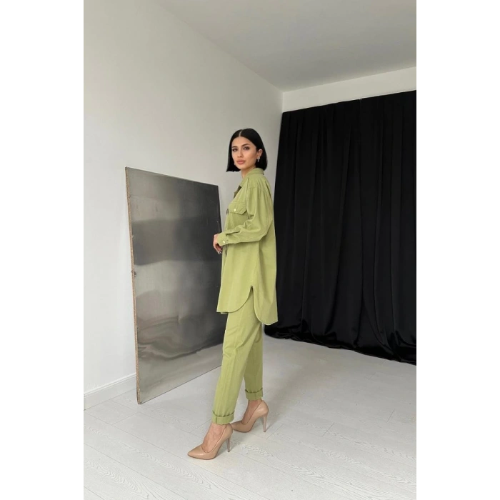 Yeşil Gömlek Ve Çıtçıtlı Pantolon Takım