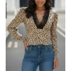 Kadın Uzun Kollu önden Derin Dantel Yaka Leopar Desenli Dalgıç Bluz