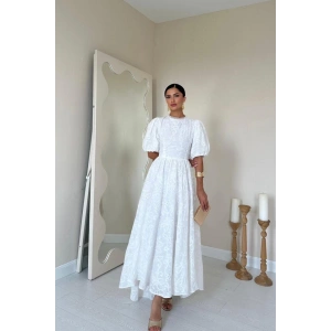 Beyaz Arkası Bağlamalı Brode Elbise