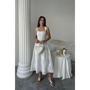 Beyaz Arkası Korse Detaylı Uzun Elbise