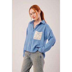 Etnik Cep Detaylı Mavi Gömlek