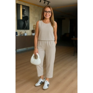 Kadın Bisiklet Yaka Kolsuz Bluz Ve Beli Lastikli Kısa Paça Pantolon Ikili Takım