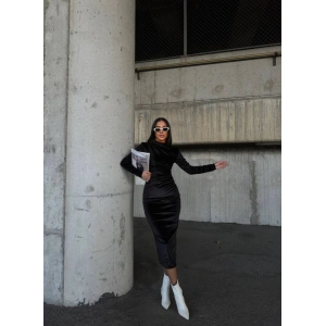 Kadın Uzun Kollu Yarım Balıkçı Yaka Büzgü Detay Kadife Kumaş Elbise