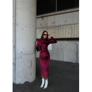 Kadın Uzun Kollu Yarım Balıkçı Yaka Büzgü Detay Kadife Kumaş Elbise