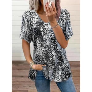 Kadın V Yaka Renkli Leopar Desen Büzgü Detay Süprem Bluz