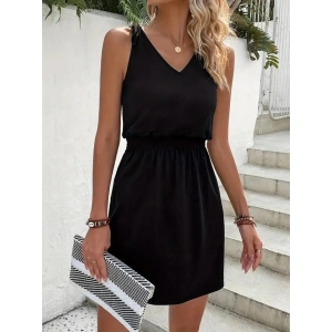 Kadın V Yakalı Belinde Gipe Detay Krep Elbise