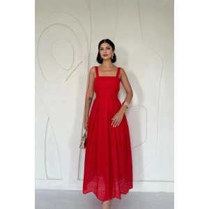 Kırmızı Askılı Aparatlı Brode Elbise