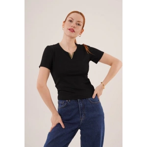 Kısa Kollu Yaka Detaylı Kaşkorse Siyah Bluz