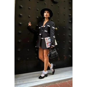 Siyah Etiket Detaylı Ceket