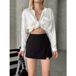 Tek yırtmajlı şort etek