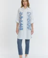 Şili çiçek figürlü oversize kadın gömlek-Beyaz