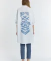 Şili çiçek figürlü oversize kadın gömlek-Beyaz