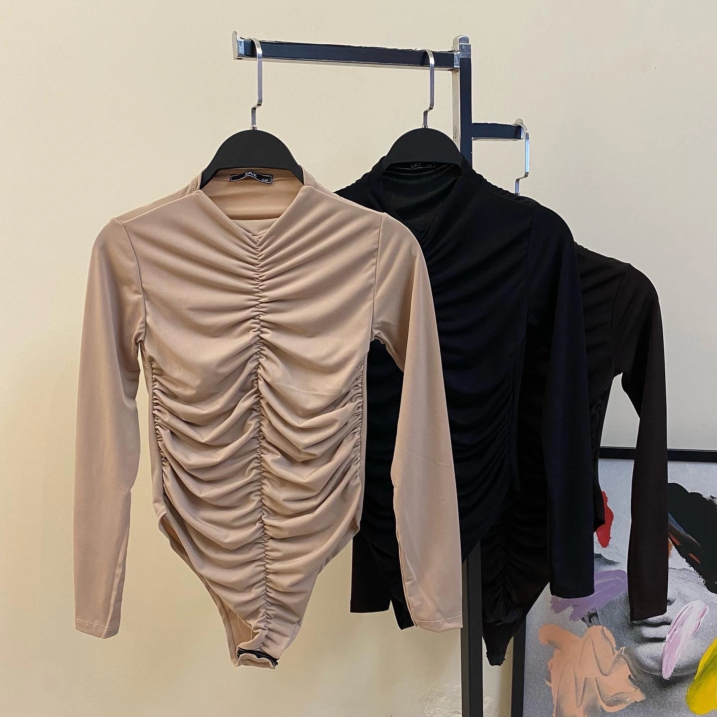 Önü büzgülü bodysuit