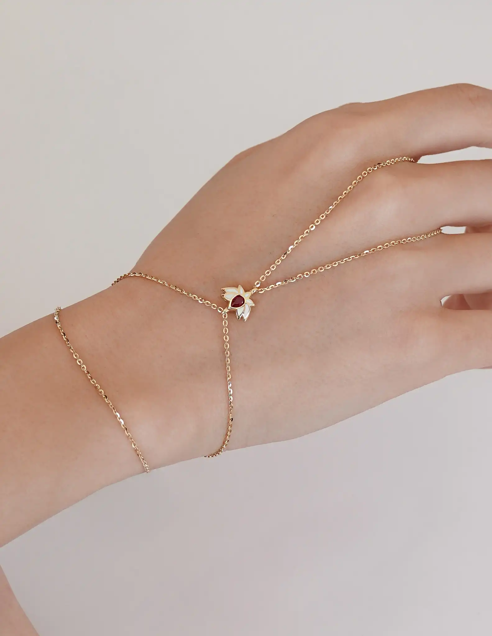 Pembe Taşlı Lotus Altın Şahmeran