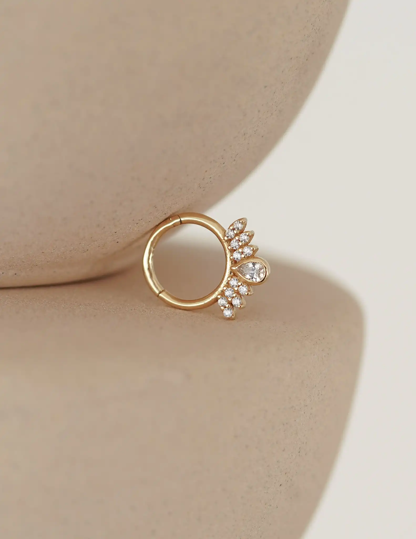 Taşlı Altın Helix Piercing