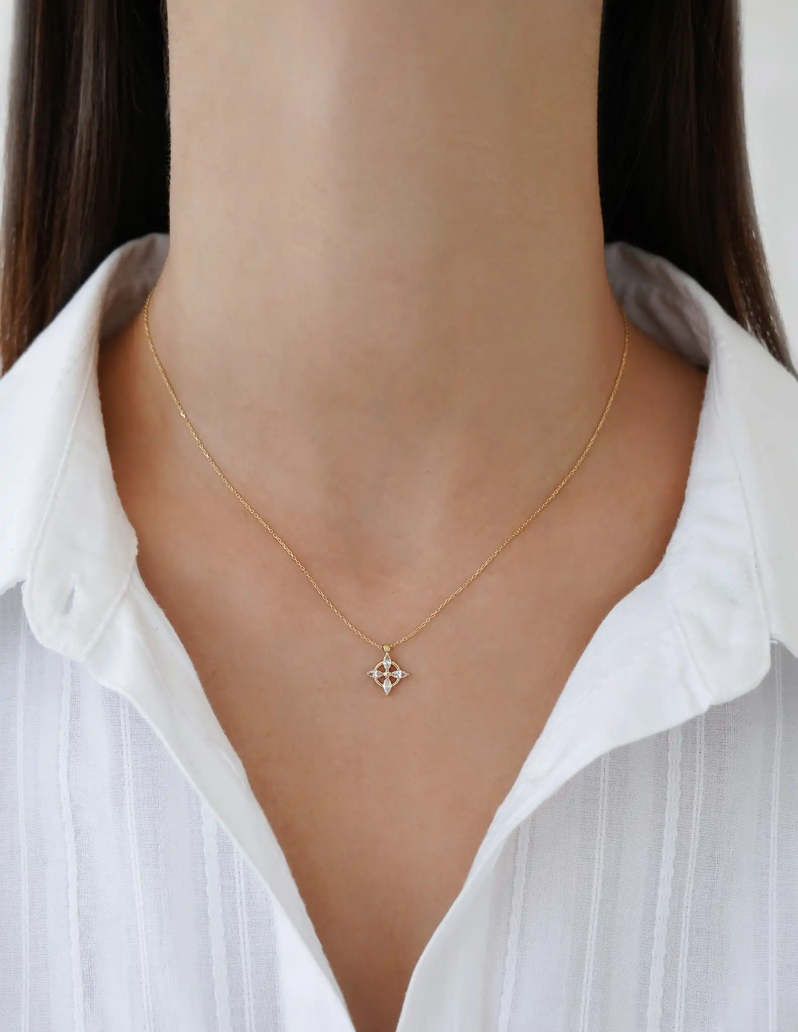 Taşlı Altın Minimal Kolye