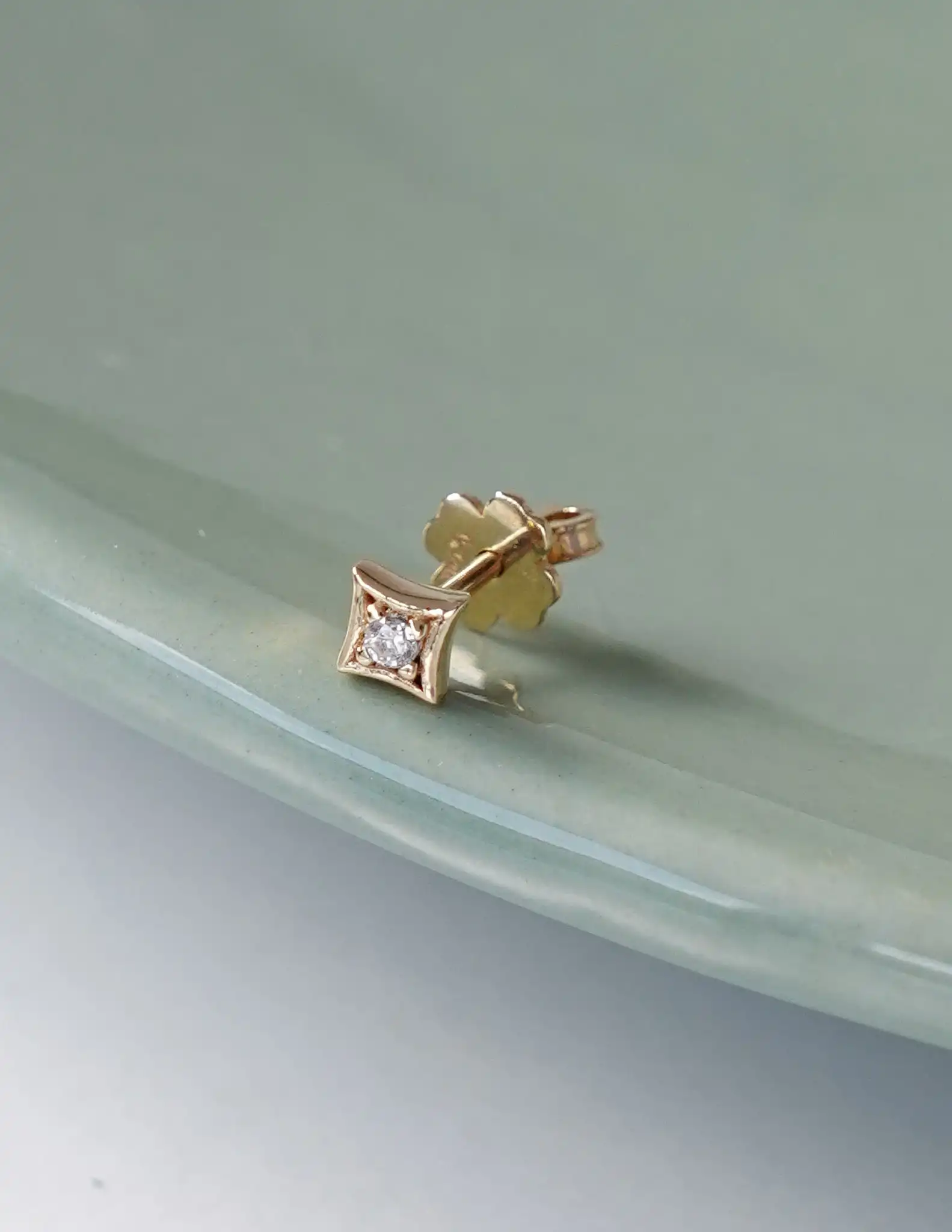 Tektaş Tragus Piercing