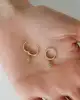 Taşlı Yaprak Sallantılı Altın Küpe
