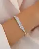 Beyaz Altın Taşlı V Bileklik