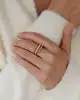 Beyaz Mineli Altın Çizgi Yüzük
