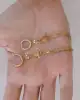 Çiçekli Zincir Sallantılı Altın Küpe