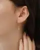 Çivi Sallantılı Altın Küpe