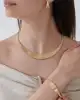 Çizgi Desenli Hologramlı Altın Kolye