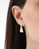 Çizgi Desenli Hologramlı Altın Küpe