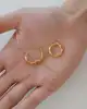 Kıvrımlı Altın Halka Küpe