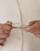 Oval Taşlı Altın Kelepçe Bileklik