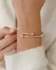 Oval Taşlı Altın Kelepçe Bileklik