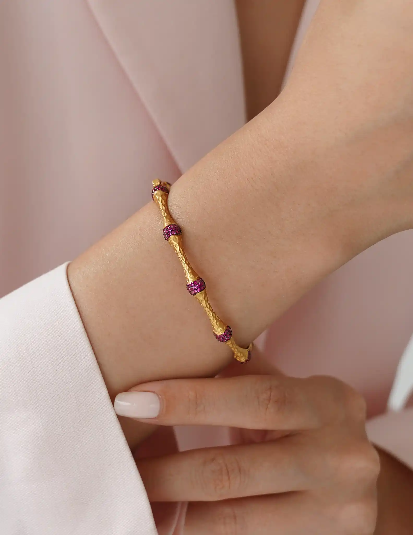 22 Ayar Pembe Taşlı Kemik Model Kelepçe Bileklik