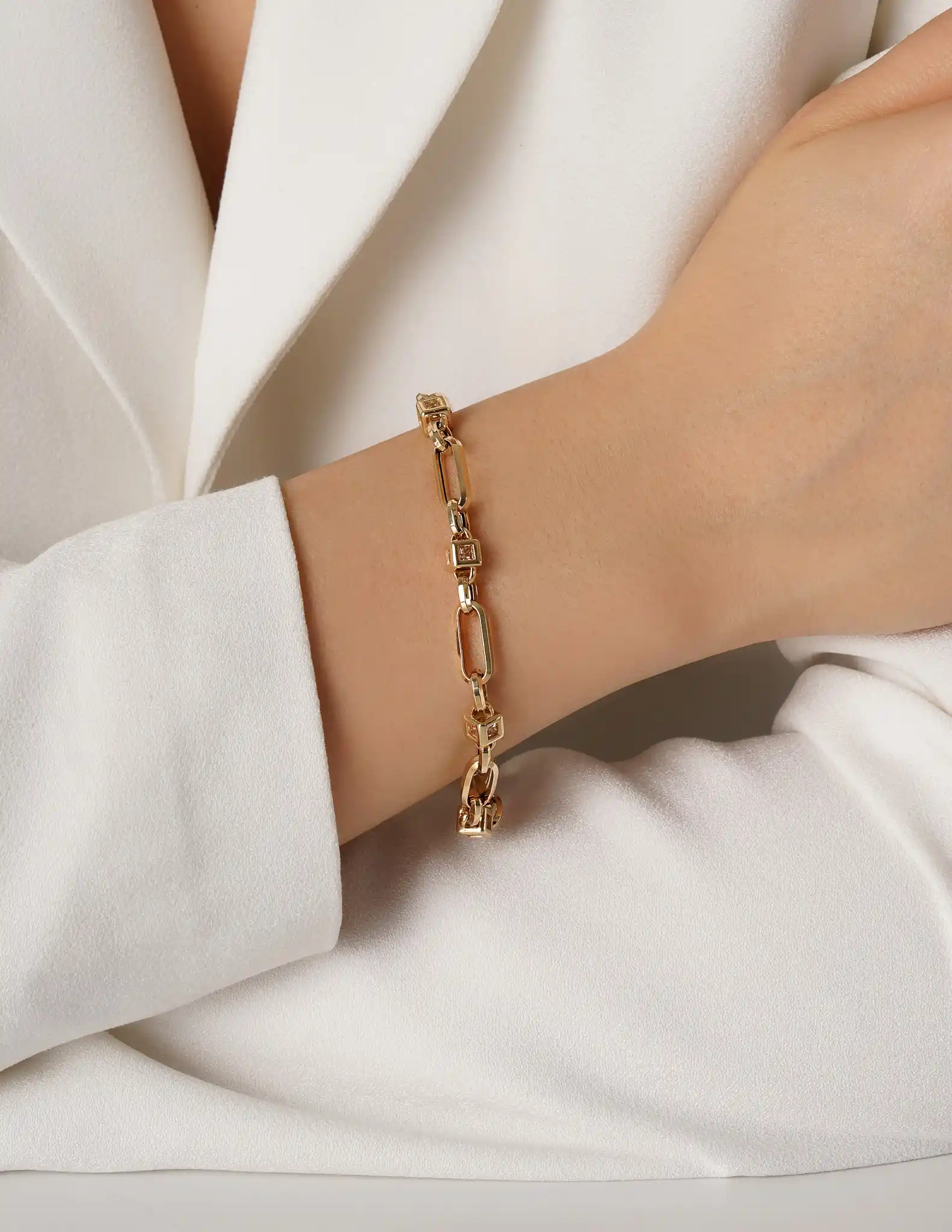 Taşlı Küp Detaylı Ataç Zincir Bileklik