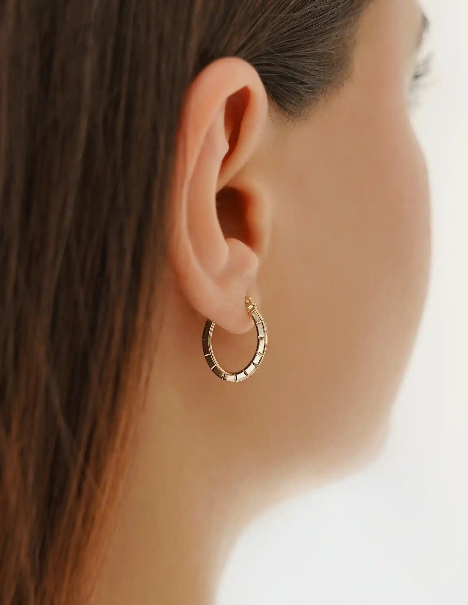 Çizgi Desenli Oval Halka Küpe