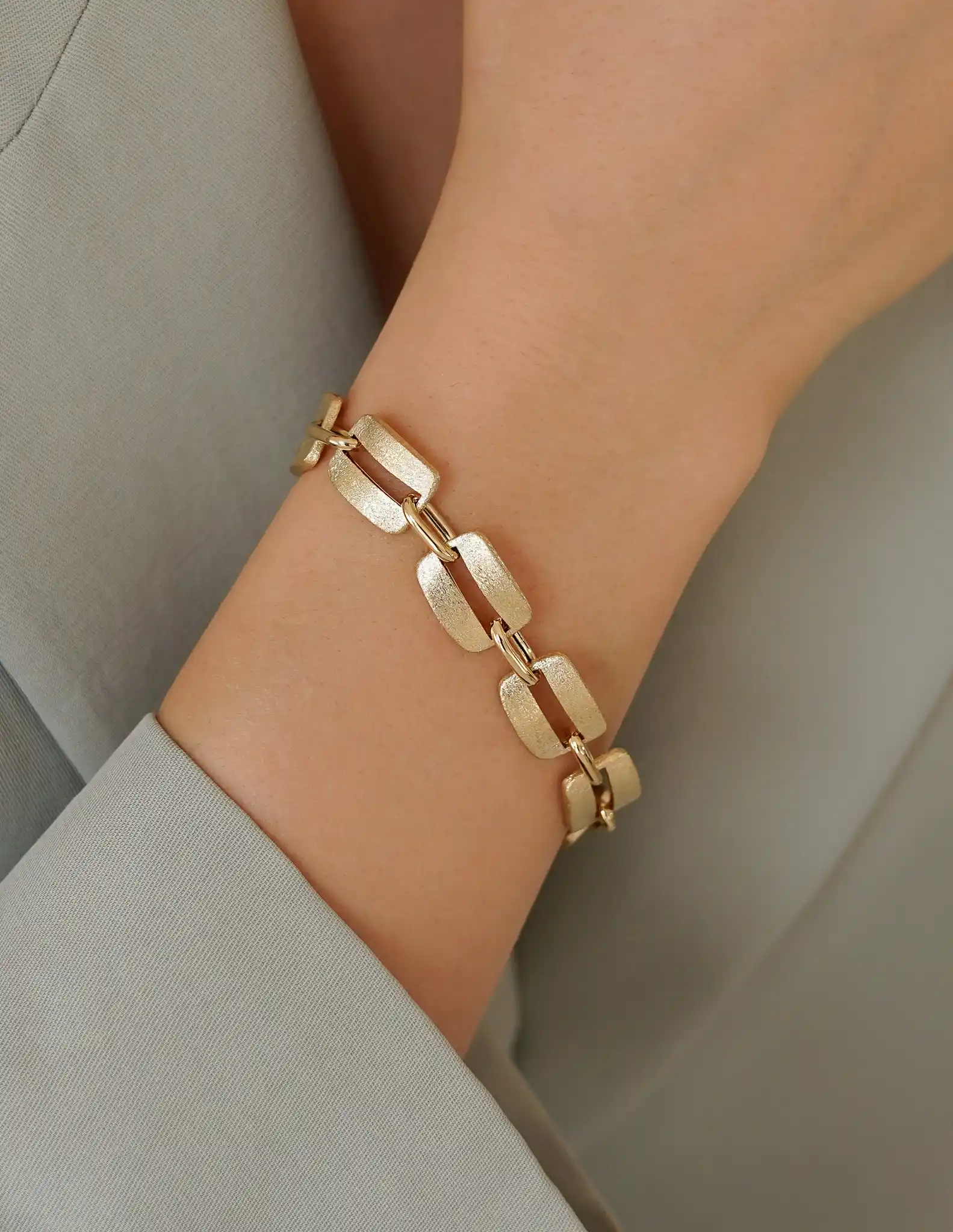 Dörtgen Zincirli Altın Bileklik