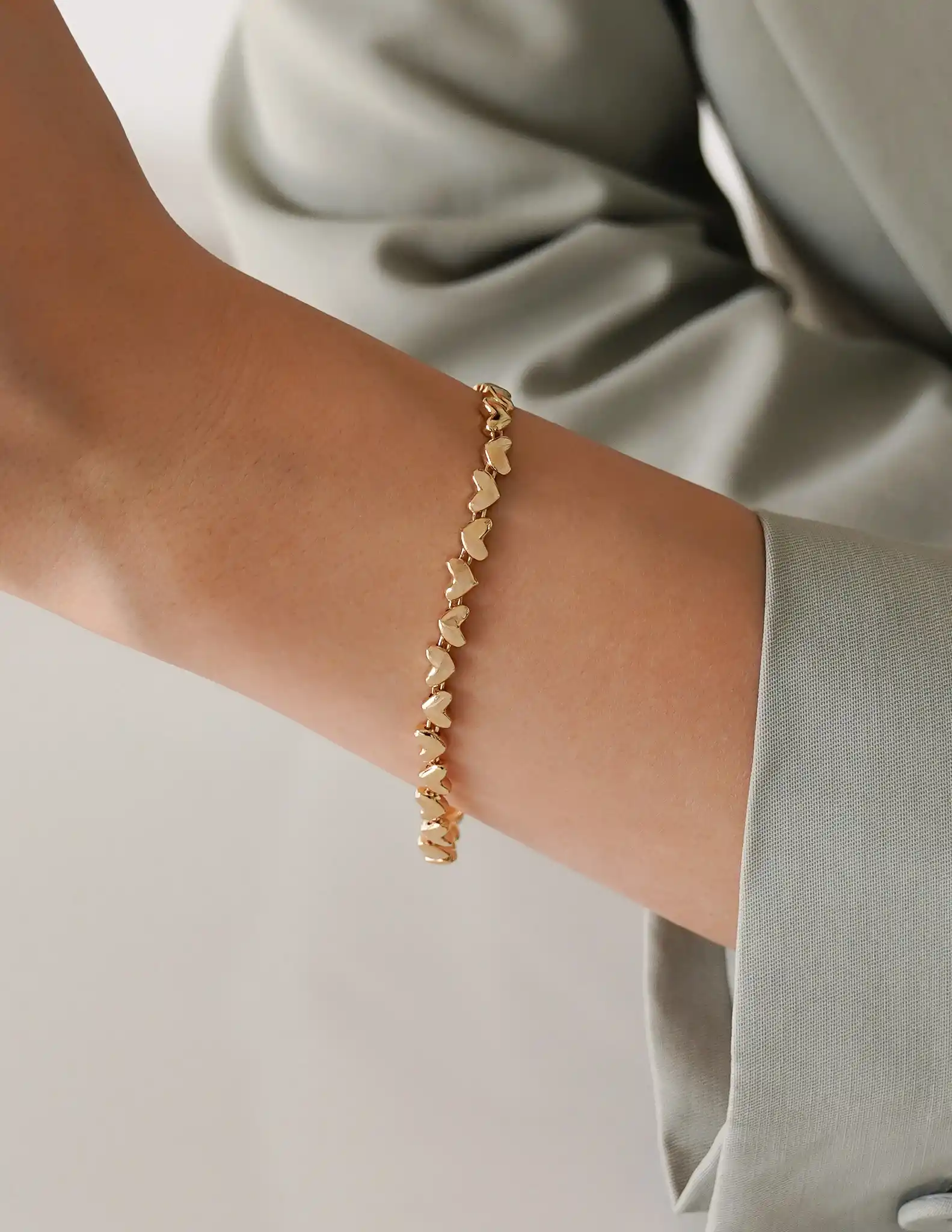 Sıra Kalpli Altın Bileklik