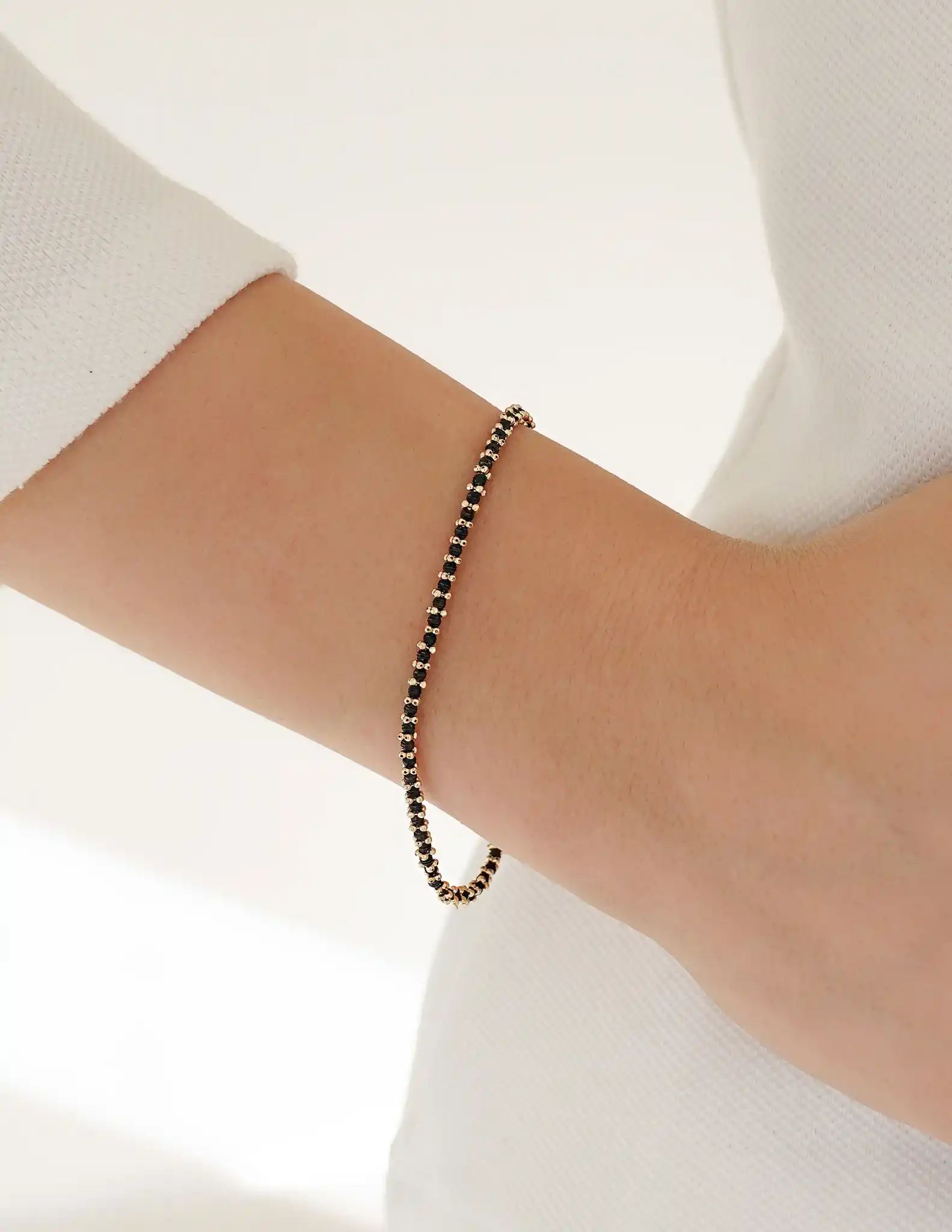 Siyah Dorikalı Altın Bileklik