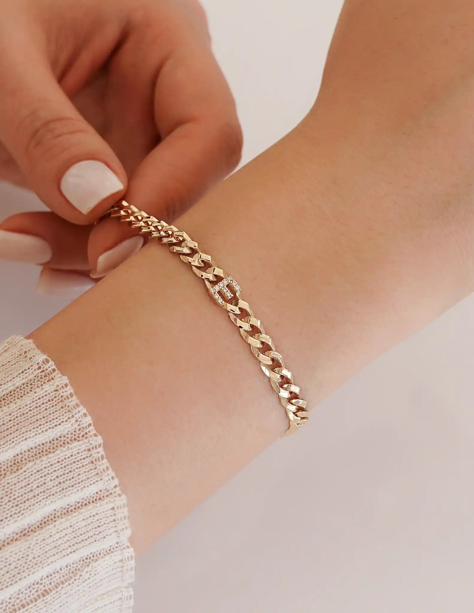 Taşlı Harf Gurmet Zincir Bileklik