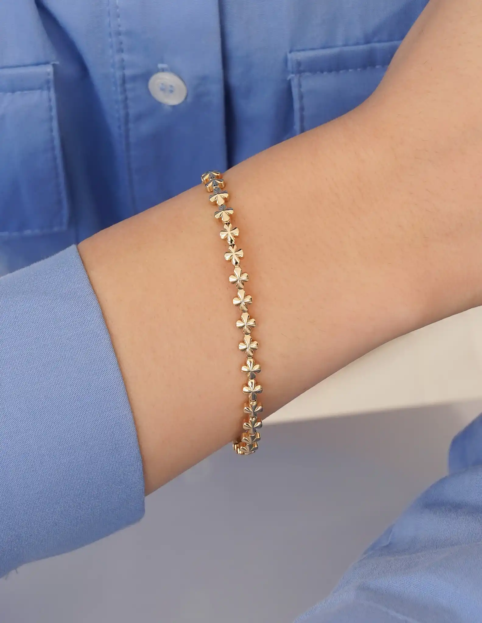Çiçek Figürlü Altın Bileklik