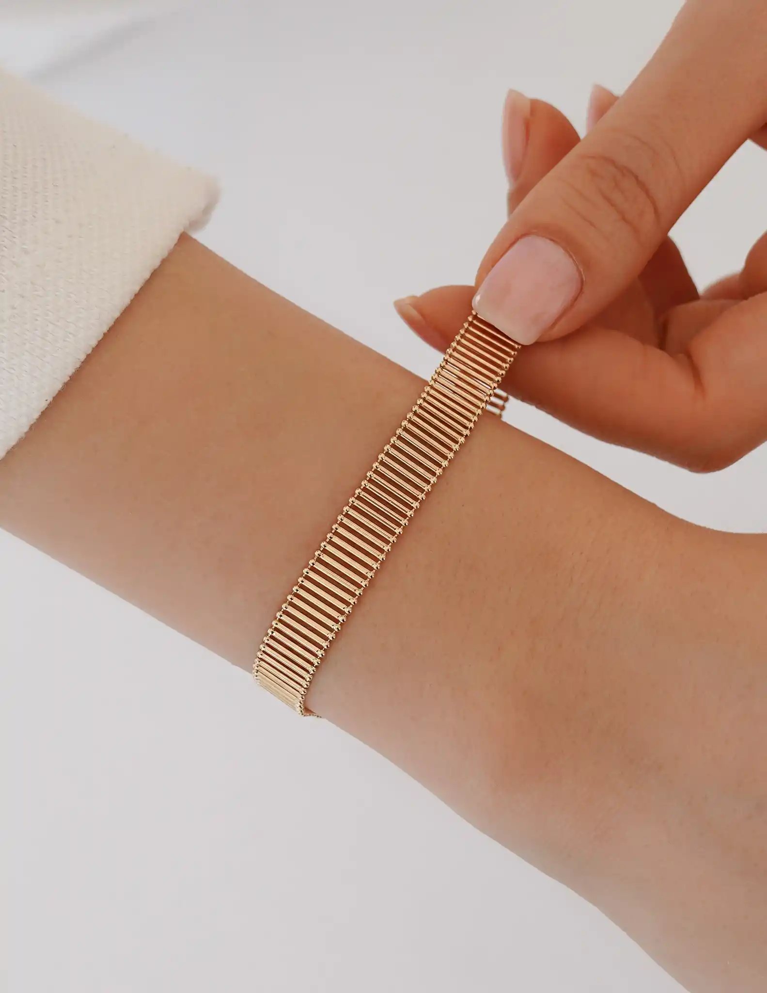 Sıra Çizgi Altın Bileklik