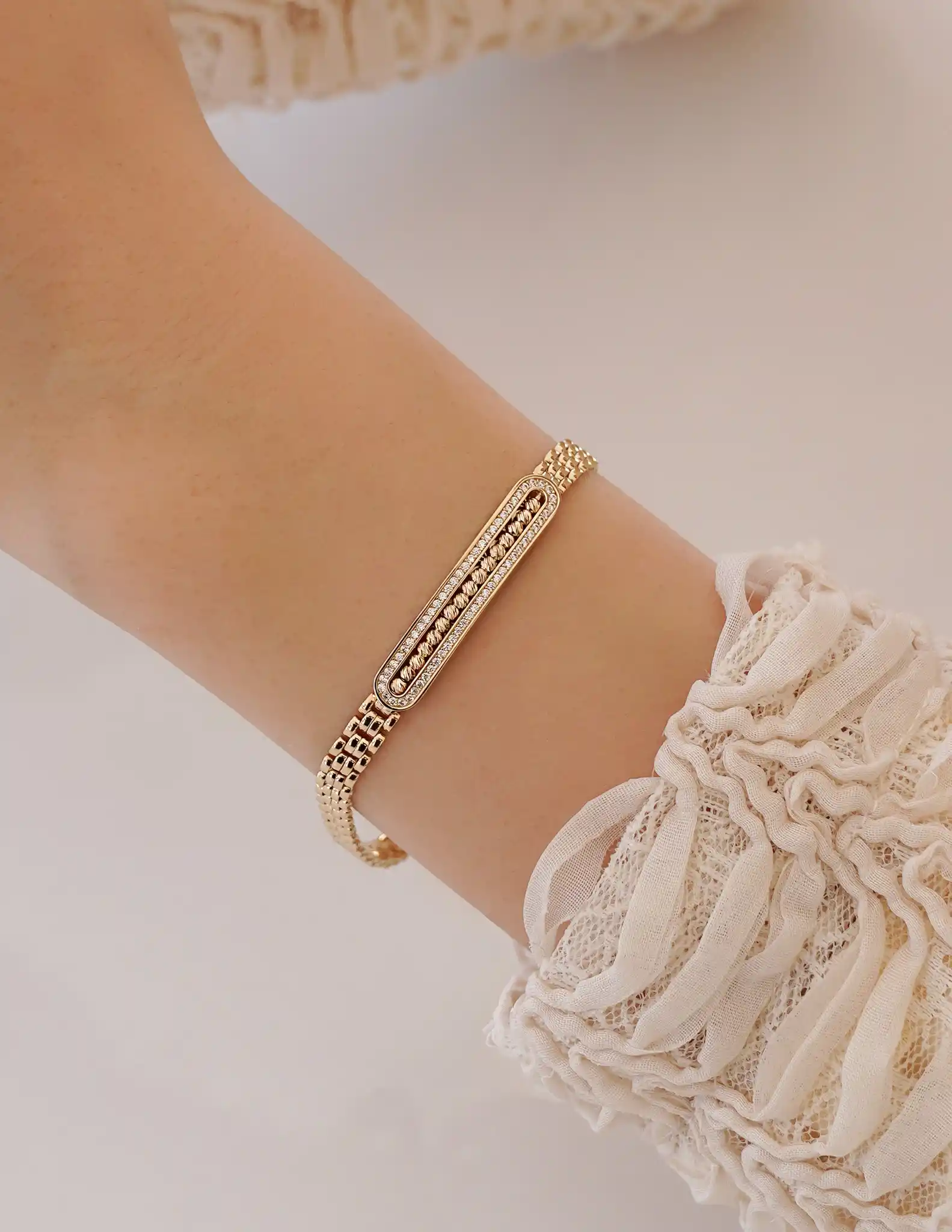 Taş ve Dorika Detaylı Altın Bileklik