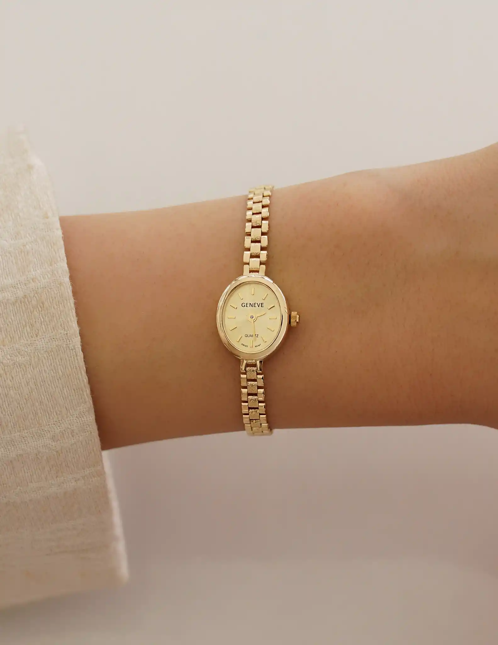 Oval Kasalı Altın Saat