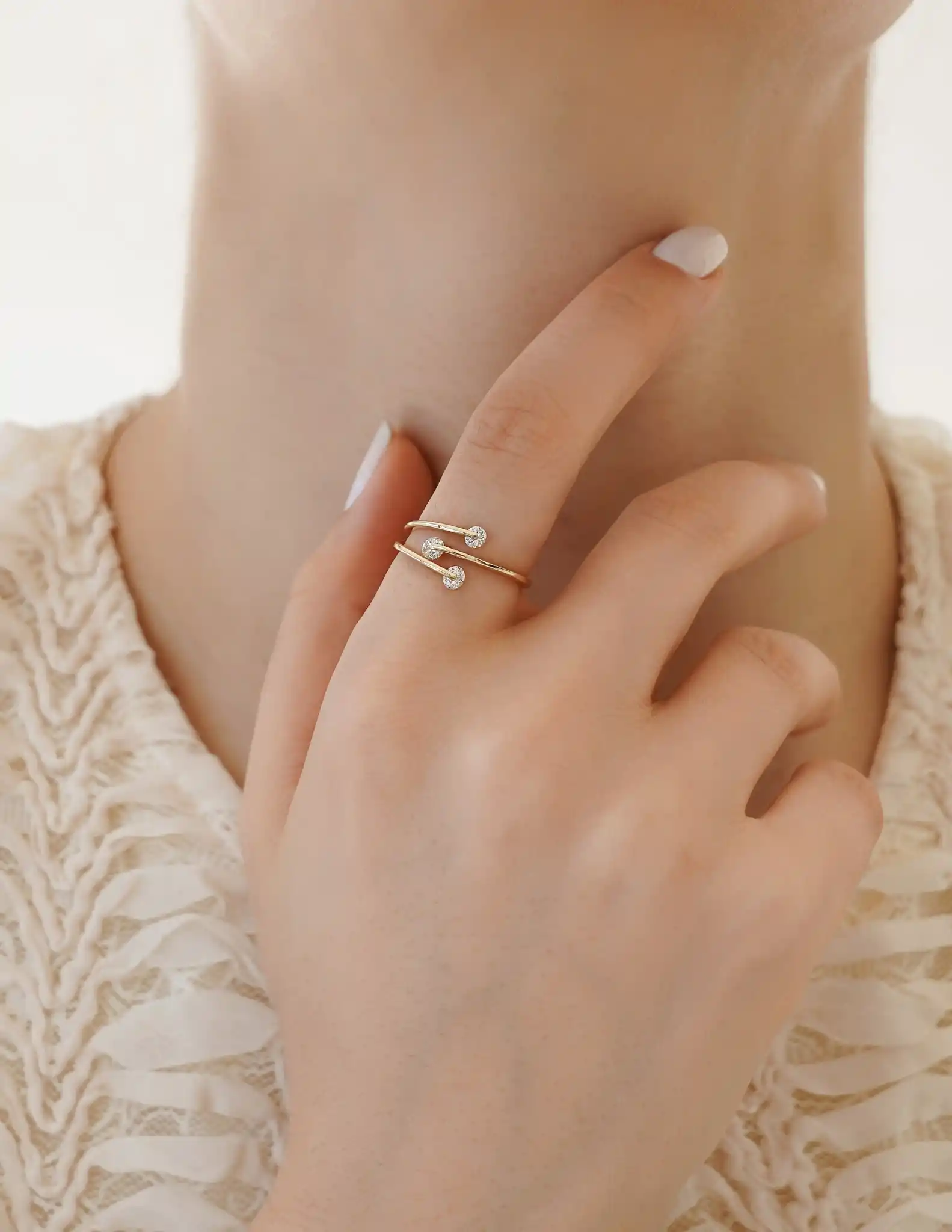 Tria Taşlı Altın Yüzük